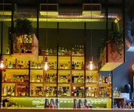 Kouchico: Ένα εντυπωσιακό cocktail bar στη Σύρο