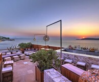 Ένα Martini Bar στο πιο όμορφο μπαλκόνι στον Αστέρα της Βουλιαγμένης