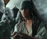 Tο νέο τρέιλερ των Πειρατών της Καραϊβικής μόλις κυκλοφόρησε και έχει καρχαρίες φαντάσματα και τον Τζακ Σπάροου σε νεαρή ηλικία