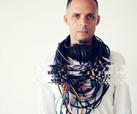 Jaimeo Brown: Αφροφουτουρισμός με "φωτιά και έρωτα"