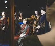 Εγκαινιάστηκε μόνιμη έκθεση κοστουμιών στο Βασιλικό Θέατρο στη Θεσσαλονίκη