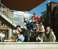 Περιμένοντας τους Chap, πιάσαμε κουβέντα μαζί τους