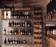 Warehouse CO2: Το wine bar των Εξαρχείων έρχεται και στο Κέντρο
