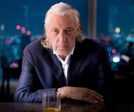 Ο θρυλικός ιδρυτής του μπαρ Schumann’s του Μονάχου έρχεται στην Αθήνα