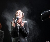 Εντυπώσεις από το «Όλα θα πάνε καλά (1) Το τέλος του Λουδοβίκου» του Ζοέλ Πομερά στη Στέγη