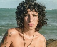 H ανέμελη Amy Winehouse μέσα από αδημοσίευτες φωτογραφίες της