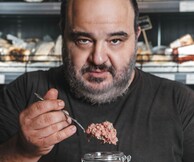 Ο Ηλίας Σκουλάς συνεργάζεται με τα Carnicero για μια αποκλειστική σειρά προϊόντων