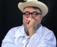 «Μαύρα Μάτια»: Δείτε αποκλειστικά το νέο βίντεο κλιπ του Σταμάτη Κραουνάκη