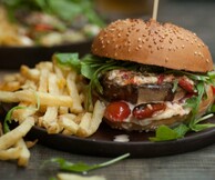 Easter Burgeristas: Το νέο Εaster Menu των Pax Burgers είναι εδώ