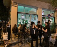 10 μαγαζιά της Ζωοδόχου Πηγής στα Εξάρχεια γίνονται γκαλερί για μια ομαδική έκθεση