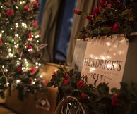 To Hendrick's gin μας καλεί και φέτος στο πιο ασυνήθιστο Xmas party