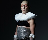 Είδα την παράσταση «Ιεροί Άνθρωποι» στο θέατρο Αργώ