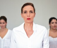«Το δικό της δωμάτιο» σε κείμενο και σκηνοθεσία Γιάννη Λασπιά έρχεται στο θέατρο 104