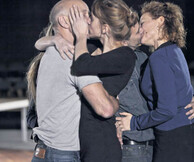 Σκηνές από έναν γάμο, Mετάδοση πριγκιπικού γάμου.