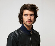 Τζέισον Κλαρκ και Μπεν Γουίσο στη νέα ταινία του Λάνθιμου