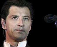 Ο Ρουβάς ανάβει τα χριστουγεννιάτικα λαμπάκια στο Σύνταγμα