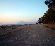 Θα ρίξουμε πίσω σας τη θάλασσα