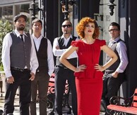 Οι Penny and the Swingin’ Cats νικητές του Jumping Fish Artist Contest