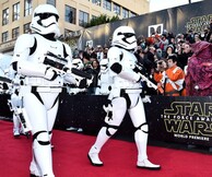 To Star Wars έκανε θριαμβευτική πρεμιέρα στο Λος Άντζελες