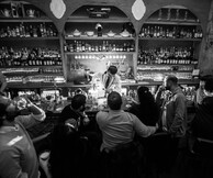 World's 50 Best Bars: Το Clumsies στην Αθήνα, 9ο καλύτερο μπαρ στον κόσμο και το Baba au Rum 40ο