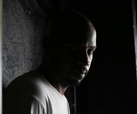 O Patrice Scott απ' το Ντιτρόιτ φημίζεται για τα 'vinyl only' DJ sets του
