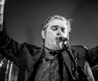 Στους Einstürzende Neubauten, στο Gazi Music Hall