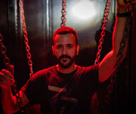 Η Alexander Sauna μετατρέπεται για ένα απόγευμα σε χώρο τέχνης για ένα ιδιότυπο πάρτι