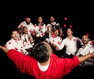 «Τα παιδιά της Σφίγγας» είναι η καινούρια παράσταση του Σταμάτη Κραουνάκη