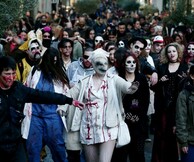 Τα ζόμπι βγαίνουν σήμερα στο κέντρο της Αθήνας