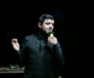 Οι πρώτες φωτογραφίες της παράστασης για τον «Δράκο του Σέιχ Σου»