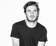 Ο Nicolas Jaar λειτουργεί ενάντια στη λογική και τα πηγαίνει περίφημα