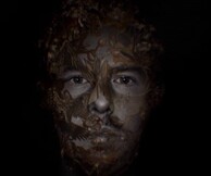 Alexander McQueen: Το πρώτο τρέιλερ για μια ιδιοφυΐα που άλλαξε τη μόδα