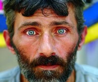Φωτογραφικά πορτρέτα που μαγνητίζουν με την αλήθεια τους στην Εθνική Βιβλιοθήκη