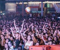 15 θεματικές συναυλίες αφιερωμένες στην ελληνική μουσική κλείνουν ιδανικά τον Ιούλιο στην Αθήνα