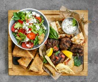 To Caravin Wine Bar προτείνει 5 μενού με έμπνευση από διαφορετικά μέρη του κόσμου