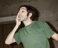 Είδα την παράσταση «Κομμώτριες - Μεταπολίτευση» του Μιχαήλ Μαρμαρινού