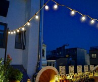 Το Monk Grapes and Spirits επιστρέφει και σας περιμένει στο ανανεωμένο roof garden του