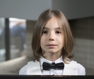 Ακούστε το νέο κομμάτι του μικρού πιανίστα, Στέλιου Καρασίδη