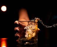 Με τη νέα έκδοση του AEN ο Οίκος Μεταξά γιορτάζει την κληρονομιά και το μοναδικό ταλέντο των δημιουργών του. 