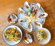 Hams and Clams: H Αθήνα έχει το δικό της oyster bar και είναι εξαιρετικό!