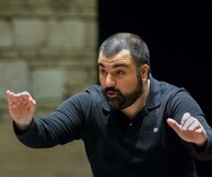 Με Πάθος: 60 χρόνια από το θάνατο του Μανώλη Καλομοίρη από την ΚΟΑ