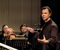 Θεόδωρος Κουρεντζής – MusicAeterna «Ενάτη» του Beethoven | Οι sold-out συναυλίες σε streaming