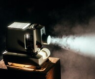 THE NEWTONS LABORATORY: Ο Μεγάλος Συντελεστής της ταινίας «ΕΚΕΙ ΠΟΥ ΖΟΥΜΕ»