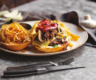 TGI Fridays™: Σταθερή γευστική εμπειρία με χειροποίητα μπέργκερ και signature cocktails