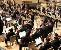 Η Ορχήστρα των 100 στον Ομφαλό της Γης