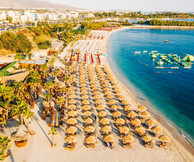 Bolivar: To beach club που έκανε την Αθήνα Ibiza