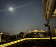 OLYMPIAS, THE ROOFTOP BAR: Μουσική στην Πανσέληνο