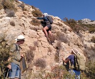  Σιφνίων χώρα | Ιχνηλατώντας το τοπίο της αρχαίας Σίφνου σε μια έκθεση στο Παλαιό Σχολείο Κάστρου Σίφνου