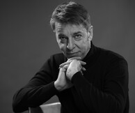 Ο αρχιμουσικός Stefan Geiger διευθύνει την Underground Youth Orchestra