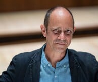 O νικητής του βραβείου Booker 2021, Damon Galgut, στην Αθήνα